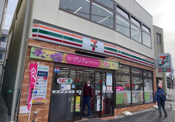 コンビニ　セブンイレブン 横浜泉町中央店（コンビニ）まで439m