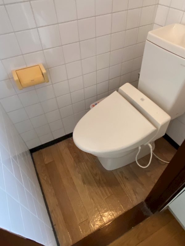 トイレ　ウォシュレット付き
