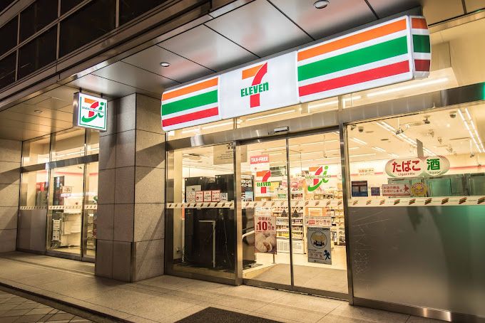 コンビニ　セブンイレブン 日本橋堀留町2丁目店（コンビニ）まで101m