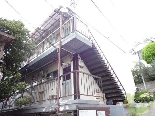 建物外観　鉄骨造のしっかりとした外観