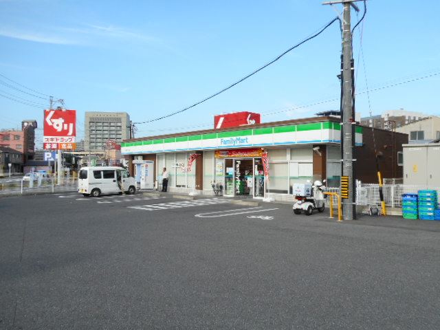 コンビニ　ファミリーマート（コンビニ）まで150m