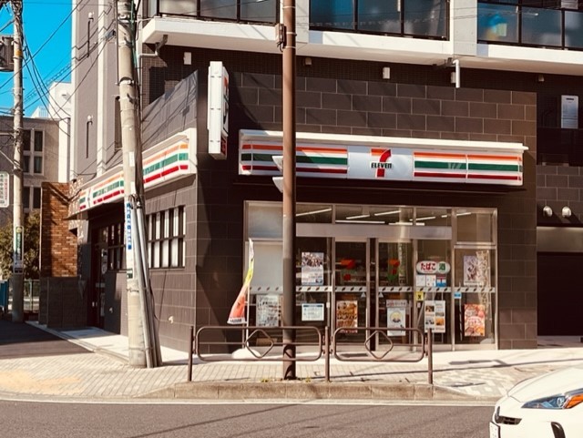 コンビニ　セブンイレブン 横浜港南中央駅前店（コンビニ）まで317m