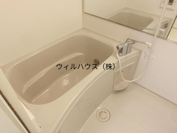 バス・シャワールーム　追い焚き機能付きバス！