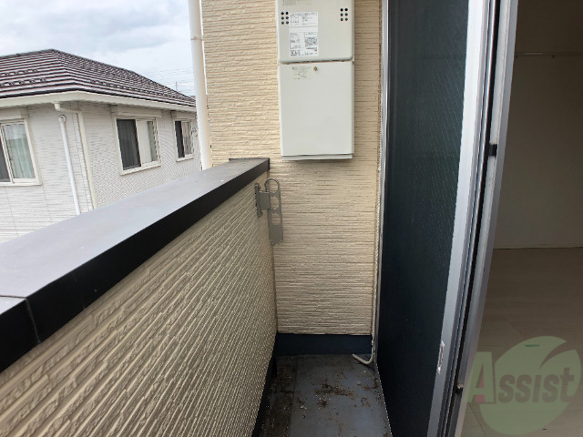 バルコニー　こちらはバルコニー。洗濯物が干せるようになっています。