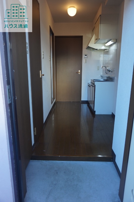 玄関　※別号室の写真になります。