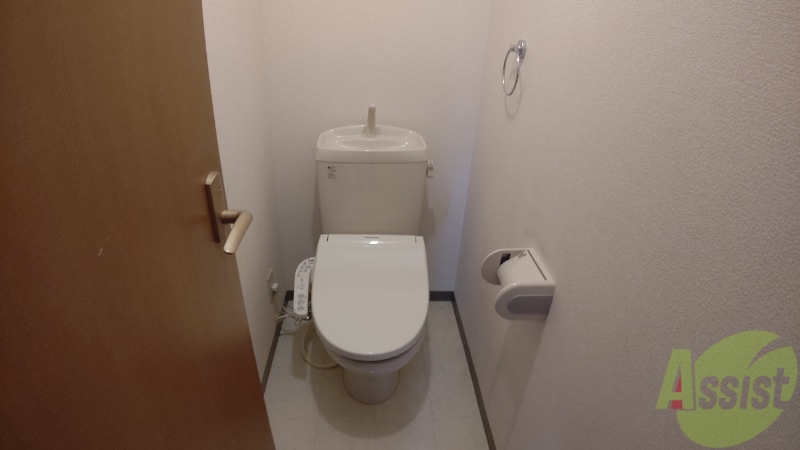 トイレ　ウォシュレットのトイレ、ぴかぴかでいいですね