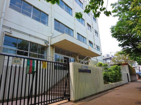 中学校　世田谷区立駒沢中学校（中学校）まで398m