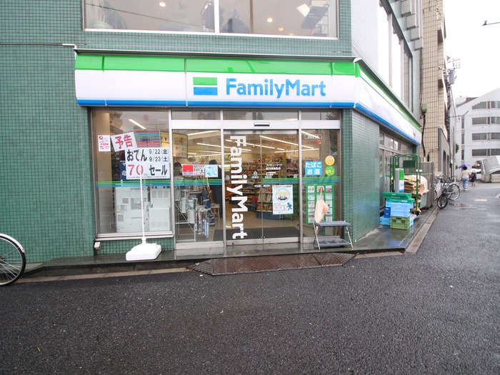 コンビニ　ファミマ（コンビニ）まで400m