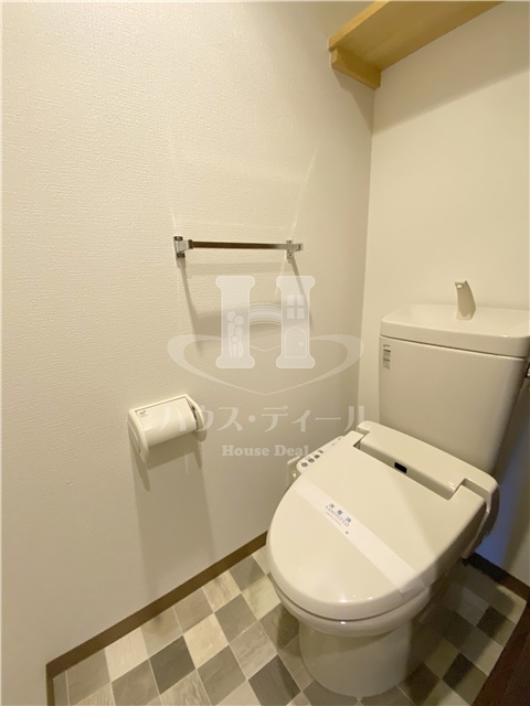 トイレ　落ち着いた色調のトイレです