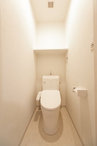 トイレ　※写真は同タイプ住戸です。