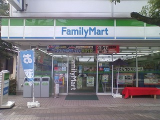 コンビニ　ファミリーマート 枚方岡東町店（コンビニ）まで648m