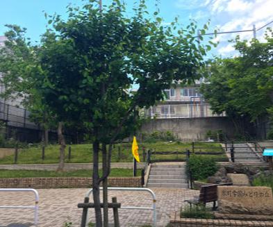 公園　本町学園みどりの丘（公園）まで424m