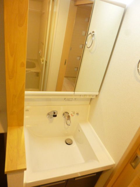 洗面設備　★オシャレな独立洗面台つき★