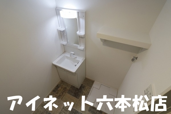 洗面設備　朝の支度にいかがでしょうか。