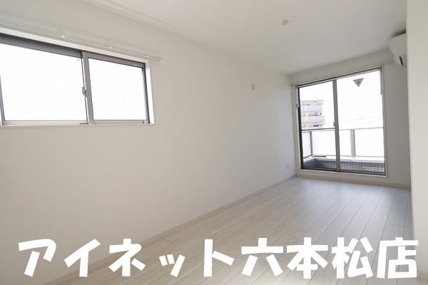 居室・リビング　広々としていいですね。