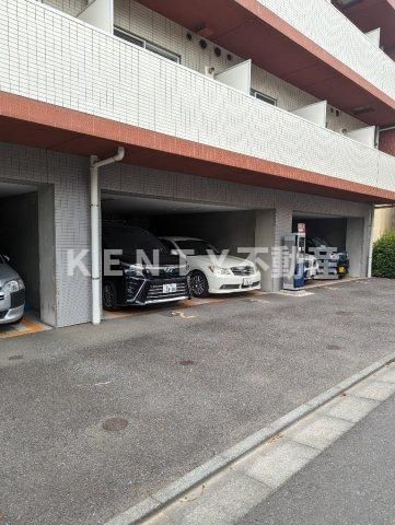 駐車場　車をお持ちの方に嬉しい駐車場付きの物件です