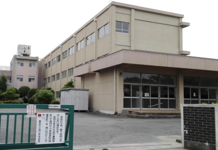 中学校　城山中学校（中学校）まで1158m
