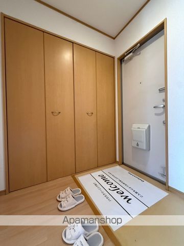 リースランド仁保津タウン E棟の玄関写真