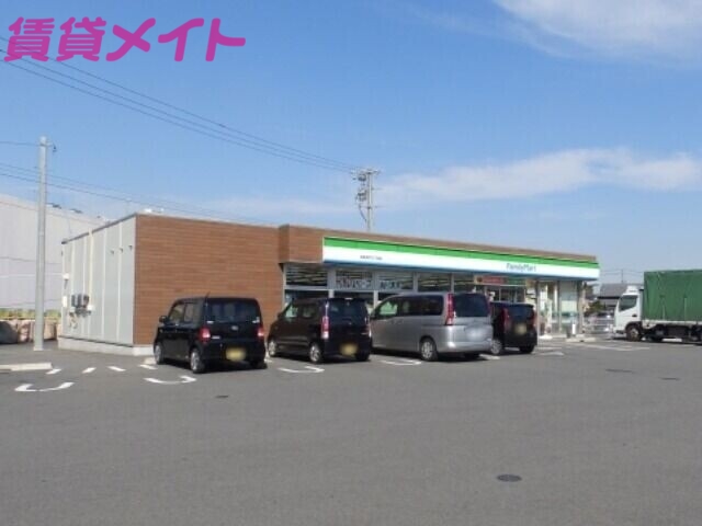 コンビニ　ファミリーマート鈴鹿神戸三丁目店（コンビニ）まで528m