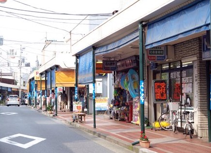 ショッピングセンター　逗子銀座商店街協同組合（ショッピングセンター）まで501m