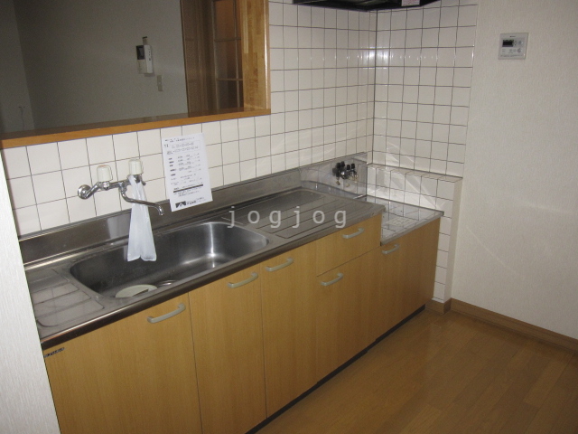キッチン　２０１号室の写真になります。
