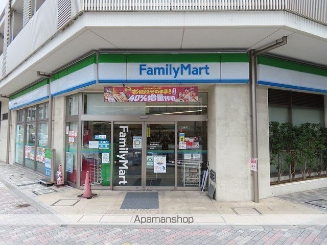 コンビニ　ファミリーマート駒込霜降橋店（コンビニ）まで724m