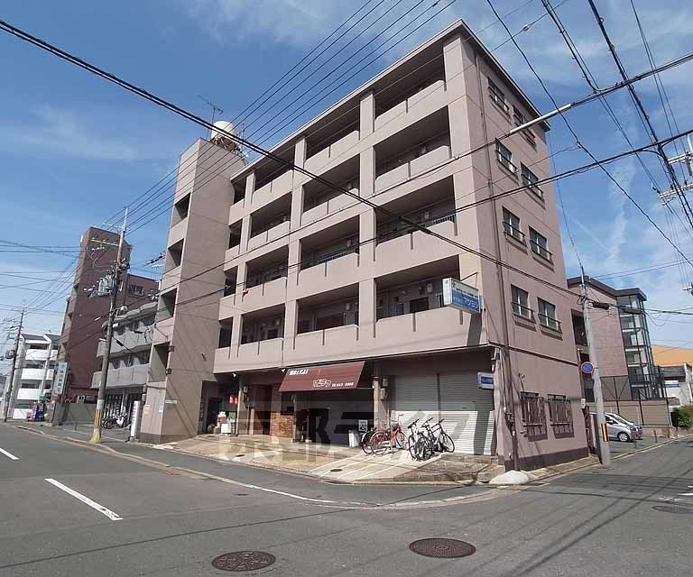 建物外観　がっしりしたマンションです。