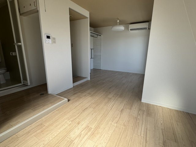 その他部屋・スペース　開放的な寝室です