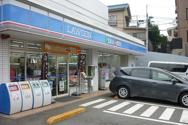 コンビニ　ローソン「三ッ沢下町店」（コンビニ）まで643m