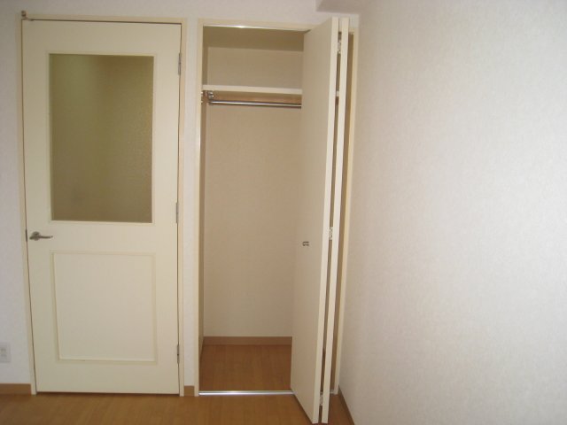 収納　同物件別号室の写真です。