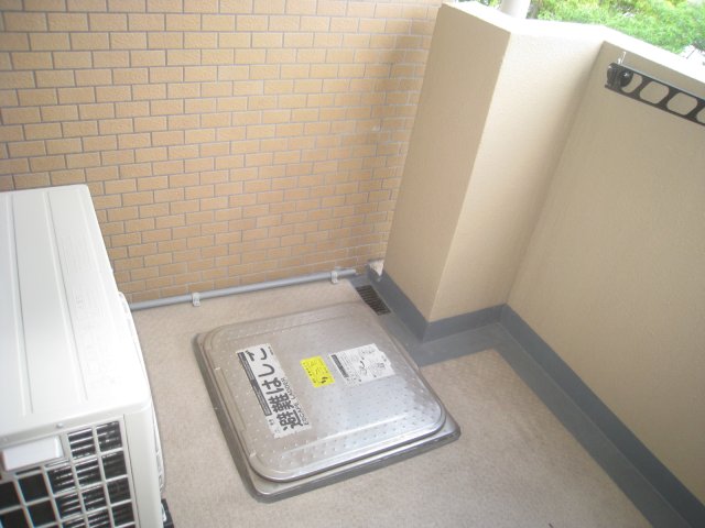 バルコニー　同物件別号室の写真です。