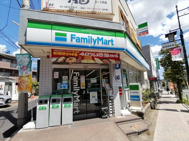 コンビニ　ファミリーマート（コンビニ）まで727m