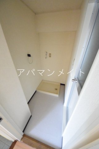 その他設備　室内洗濯機置場です