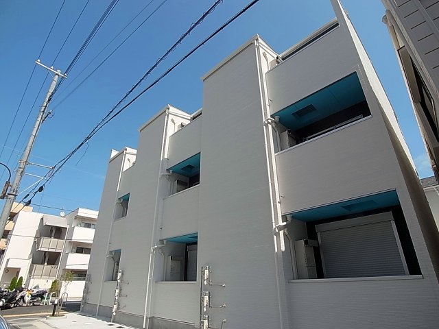建物外観　３Ｆ建てのお洒落なデザイナーズハイツ