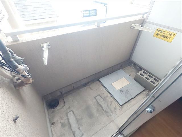 バルコニー　広くはありませんが、南向きで日当りの良いバルコニー