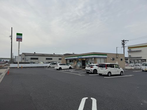 コンビニ　ファミリーマート北名古屋石橋店（コンビニ）まで497m