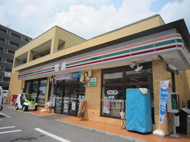 コンビニ　セブンイレブン（コンビニ）まで700m