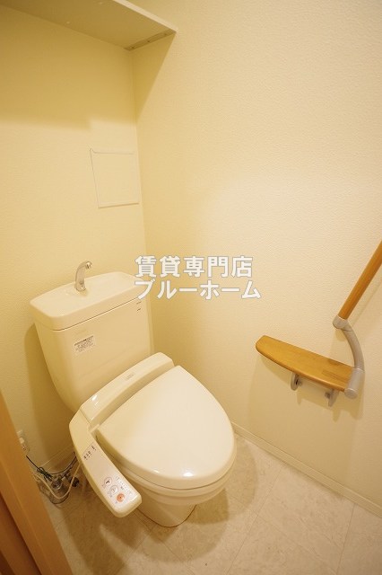 トイレ　温水洗浄便座付きのトイレです！