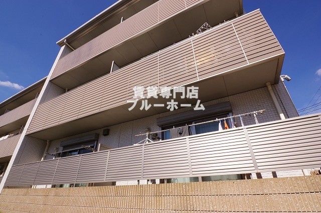 建物外観　鉄骨造3階建ての物件！