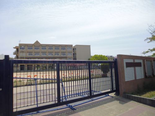 小学校　長坂小学校（小学校）まで1485m