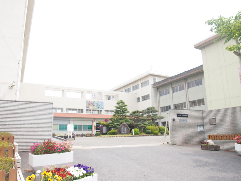 中学校　三笠中学校（中学校）まで1900m