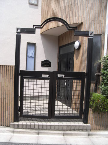 エントランス　門