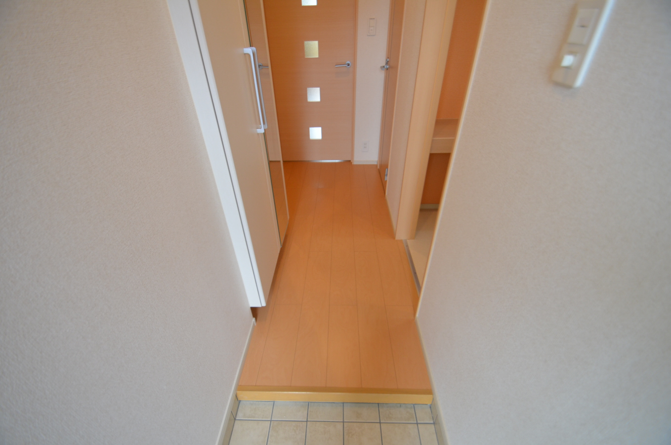 玄関　収納付玄関