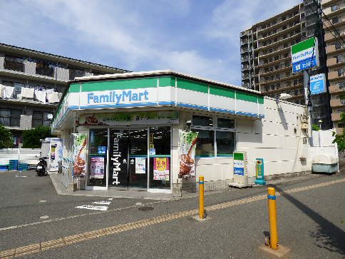 コンビニ　ファミリーマート　小倉企救丘駅前店（コンビニ）まで356m
