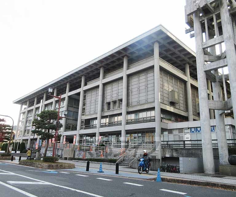 役所　大津市役所 本庁（役所）まで445m