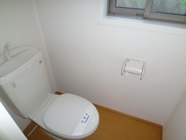 トイレ　★窓付きで換気もできます★