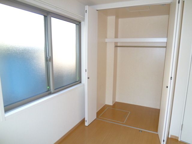 収納　★２面採光で明るいお部屋★