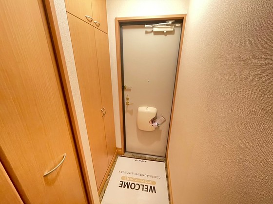 玄関　※別部屋の写真です