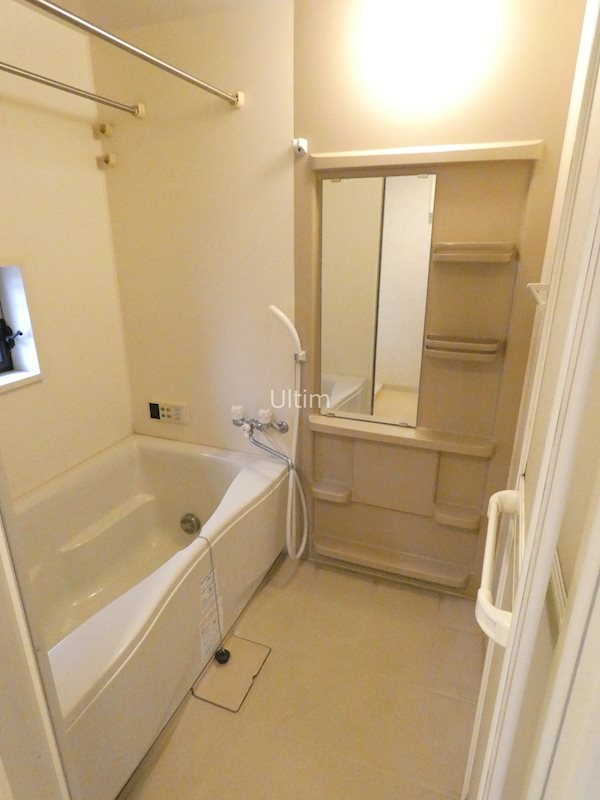 バス・シャワールーム　※同タイプの他のお部屋です