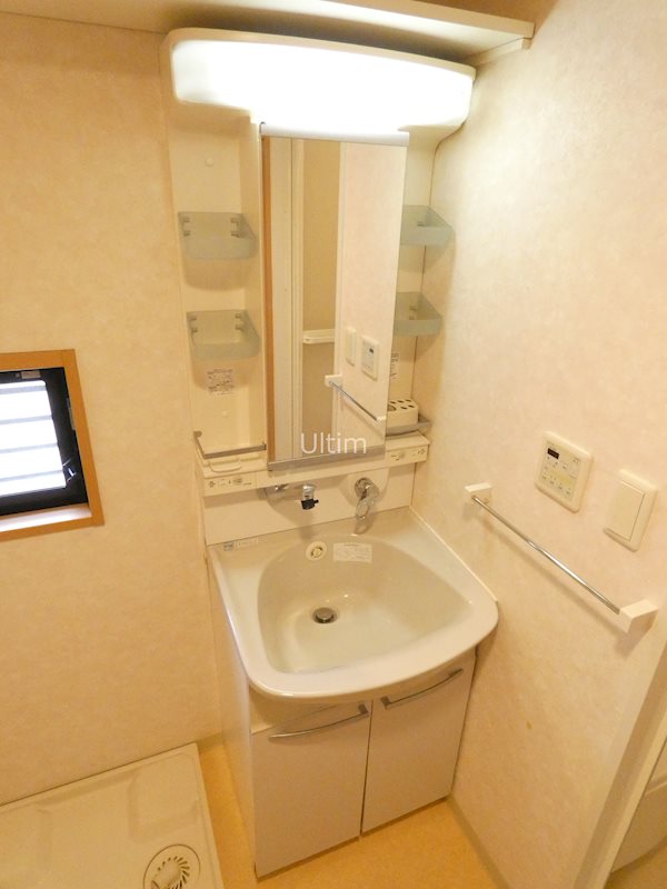 洗面設備　※同タイプの他のお部屋です